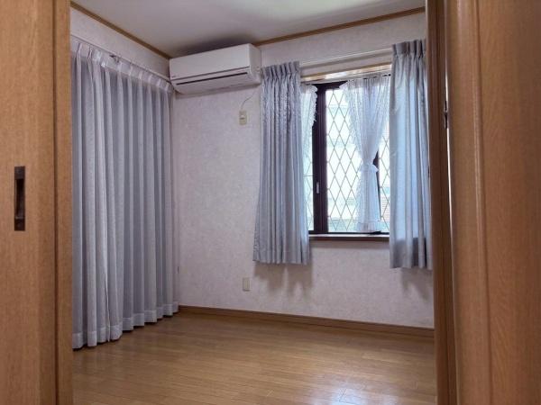 尼崎市東園田町5丁目　中古戸建 内観写真（リビング以外の居室）
