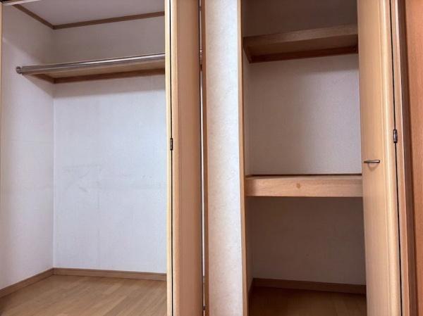 尼崎市東園田町5丁目　中古戸建 内観写真（リビング以外の居室）