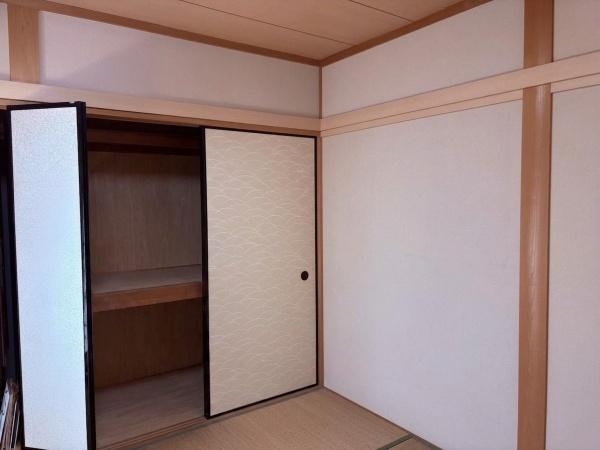 尼崎市東園田町5丁目　中古戸建 内観写真（リビング以外の居室）
