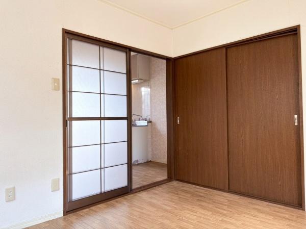 尼崎市東園田町5丁目　中古戸建 内観写真（リビング以外の居室）