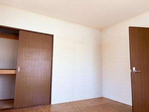 尼崎市東園田町5丁目　中古戸建 内観写真（リビング以外の居室）