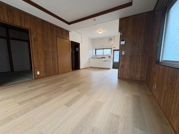 富田林市富美ヶ丘町　中古戸建 内観写真（リビング）