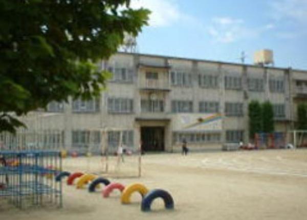 富田林市富美ヶ丘町　中古戸建 小学校
