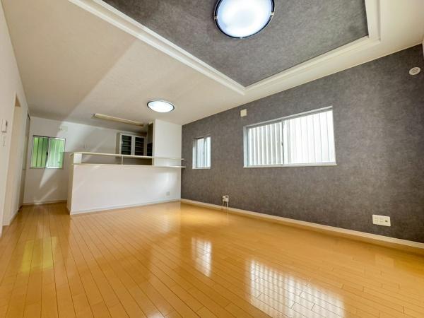 和泉市浦田町　中古戸建 内観写真（リビング）