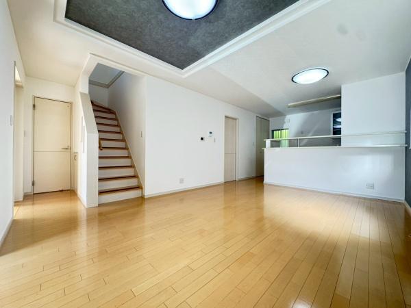 和泉市浦田町　中古戸建 内観写真（リビング）