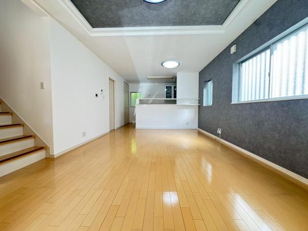 和泉市浦田町　中古戸建 内観写真（リビング）