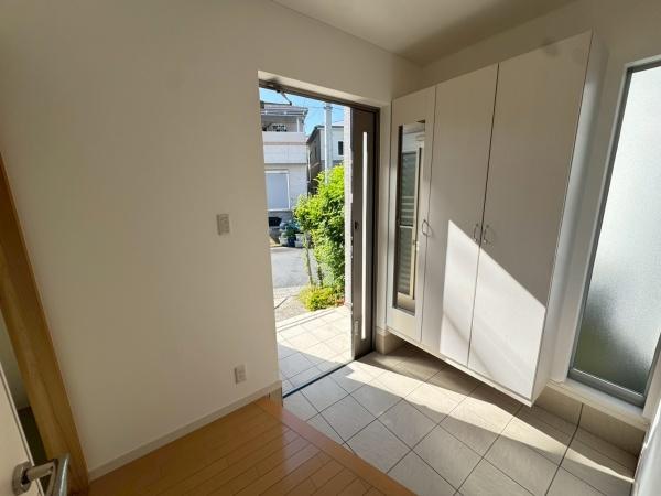 和泉市浦田町　中古戸建 現地写真（玄関）
