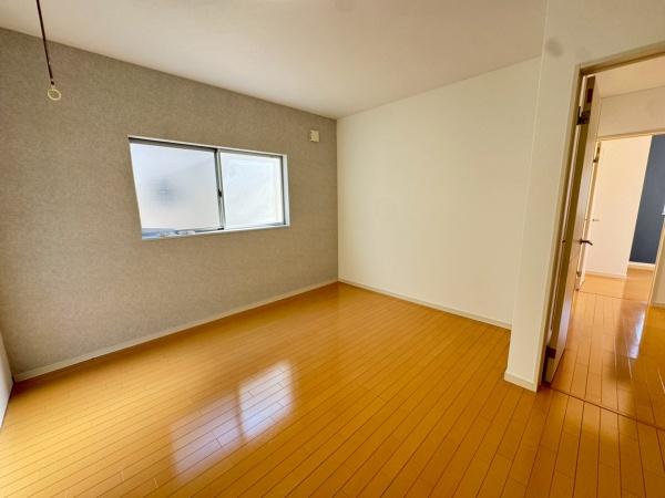 和泉市浦田町　中古戸建 内観写真（リビング以外の居室）