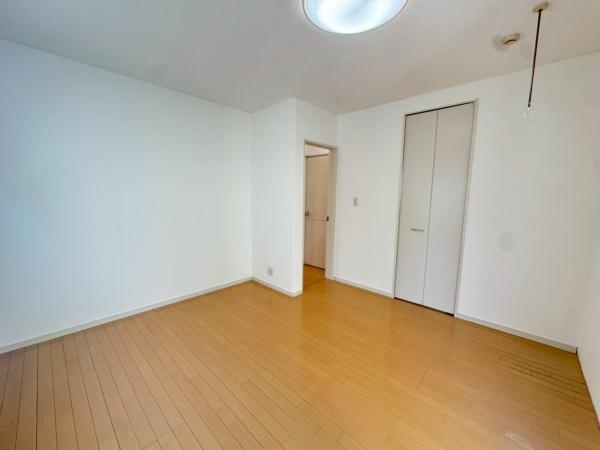和泉市浦田町　中古戸建 内観写真（リビング以外の居室）