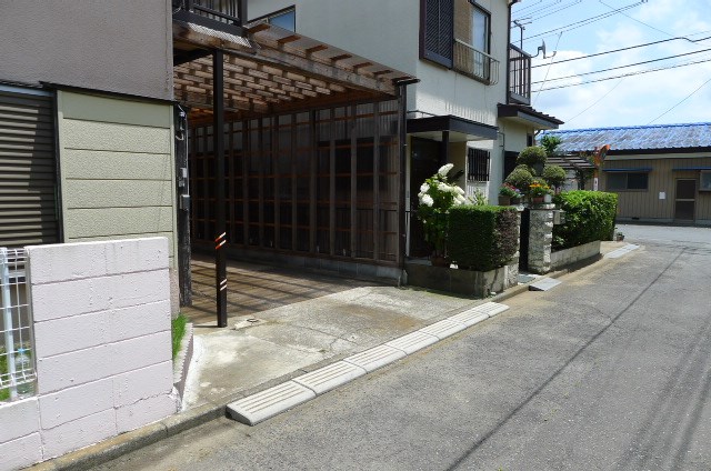 かすみがうら市稲吉南３丁目　中古戸建 現地写真（前面道路含む現地写真）