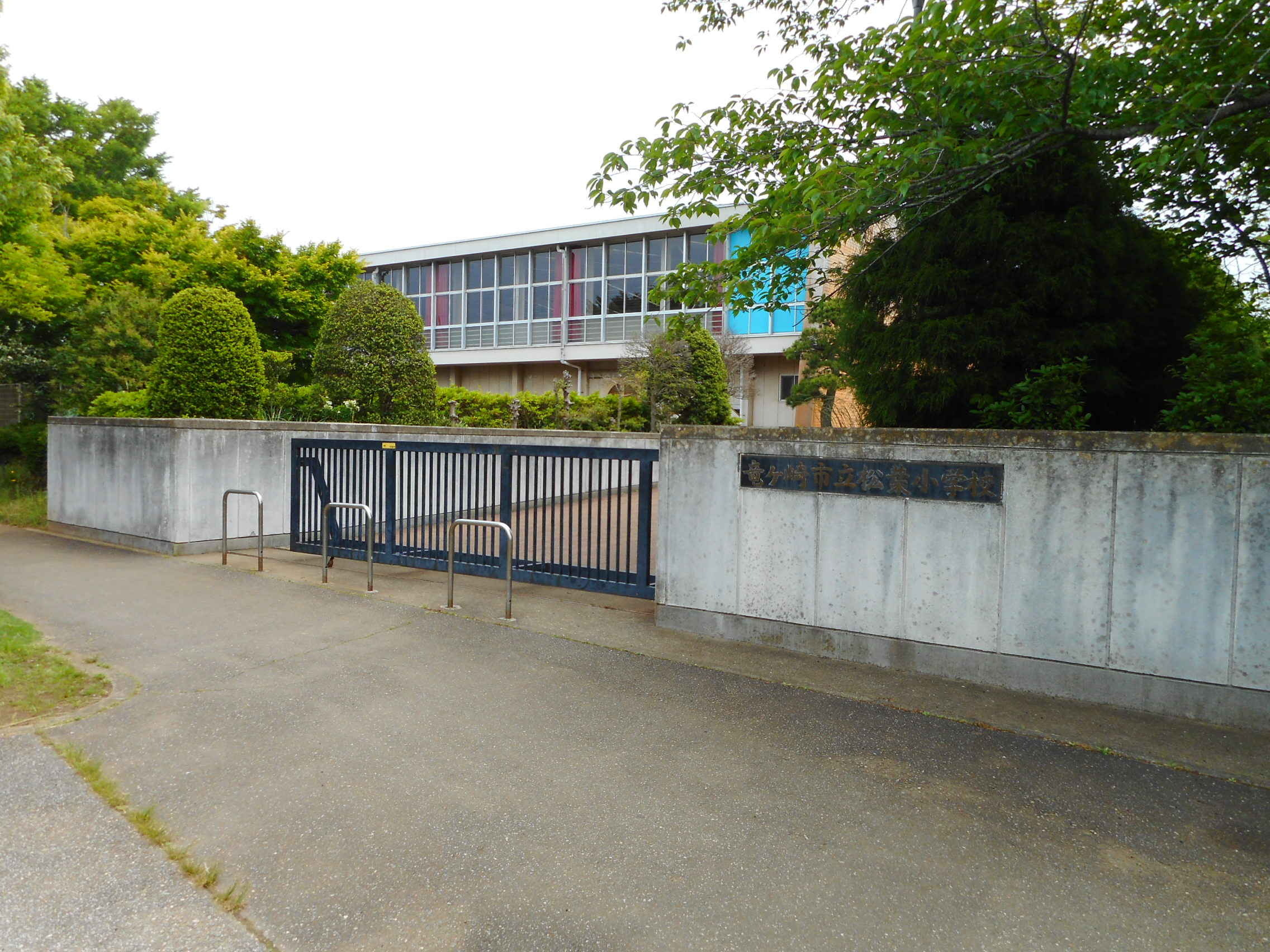 龍ケ崎市松葉４丁目　中古戸建 小学校