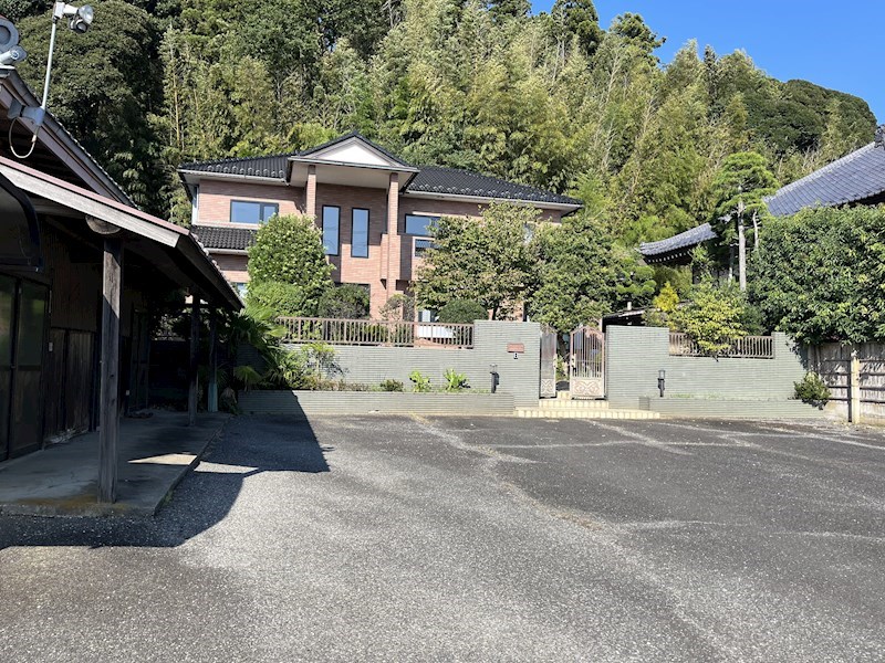 牛久市小坂町　中古戸建 現地写真（駐車場）