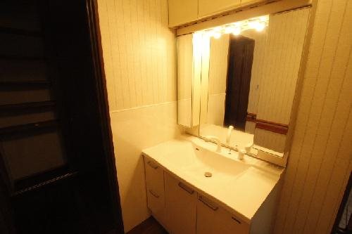 牛久市小坂町　中古戸建 内観写真（洗面台・洗面所）