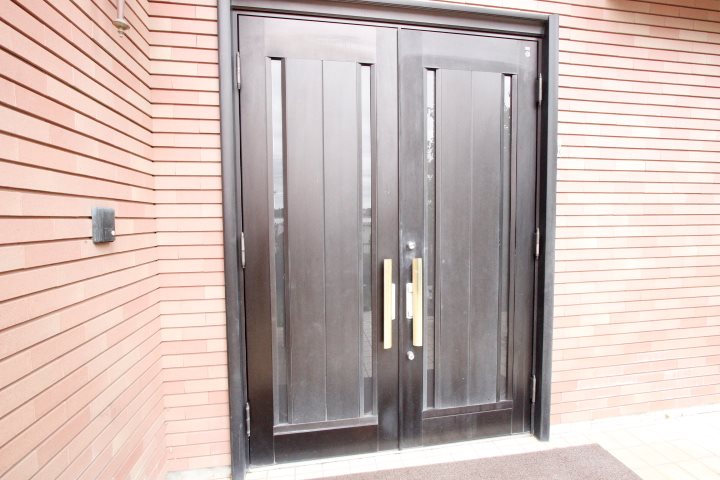 牛久市小坂町　中古戸建 現地写真（玄関）