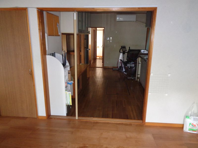 坂東市猫実　店舗付中古戸建  内観写真（リビング以外の居室）