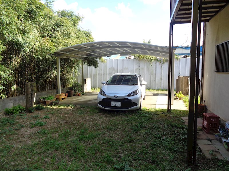 坂東市猫実　店舗付中古戸建  現地写真（駐車場）