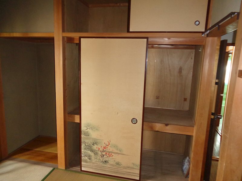 坂東市猫実　店舗付中古戸建  内観写真（収納）