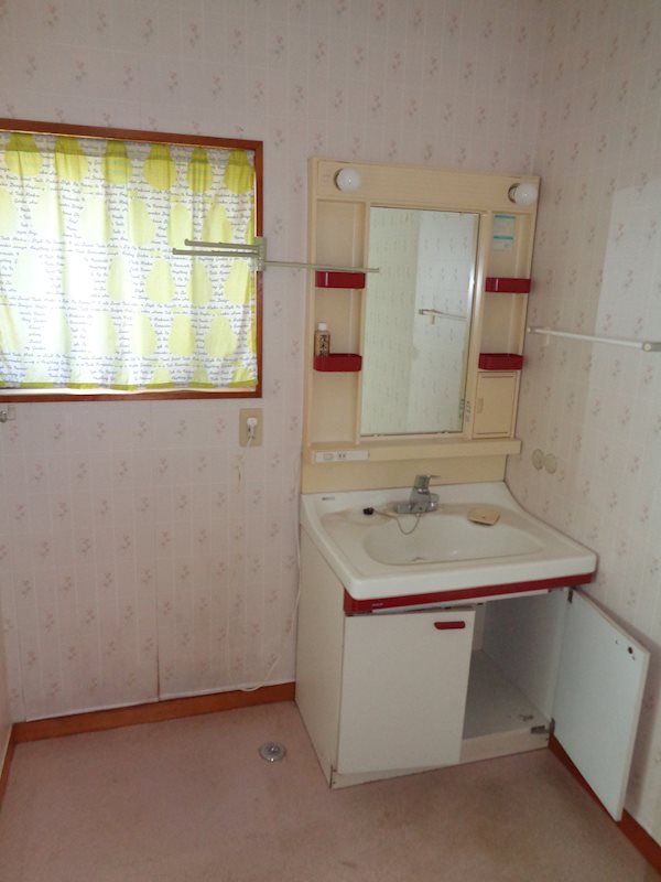 坂東市猫実　店舗付中古戸建  内観写真（洗面台・洗面所）