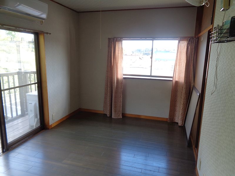 坂東市猫実　店舗付中古戸建  内観写真（リビング以外の居室）
