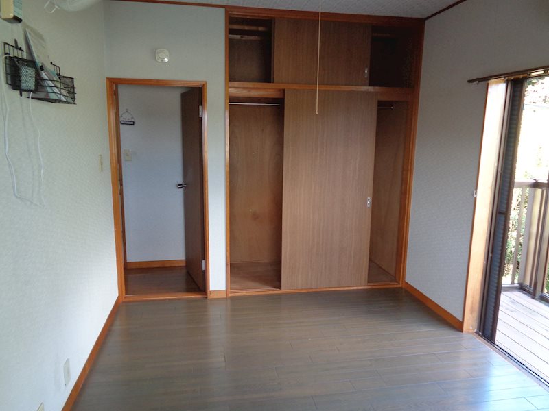 坂東市猫実　店舗付中古戸建  内観写真（リビング以外の居室）