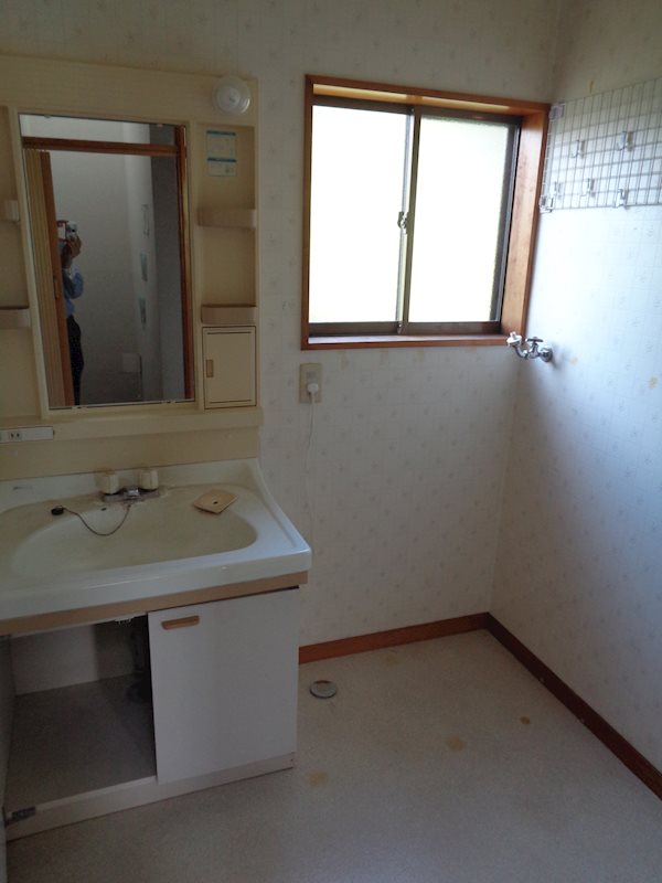 坂東市猫実　店舗付中古戸建  内観写真（洗面台・洗面所）