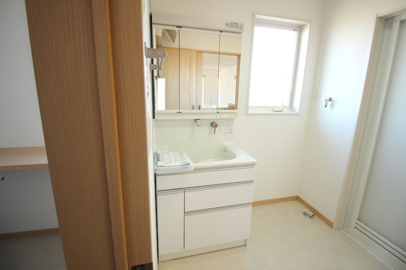 牛久市ひたち野東３丁目　中古戸建 内観写真（洗面台・洗面所）
