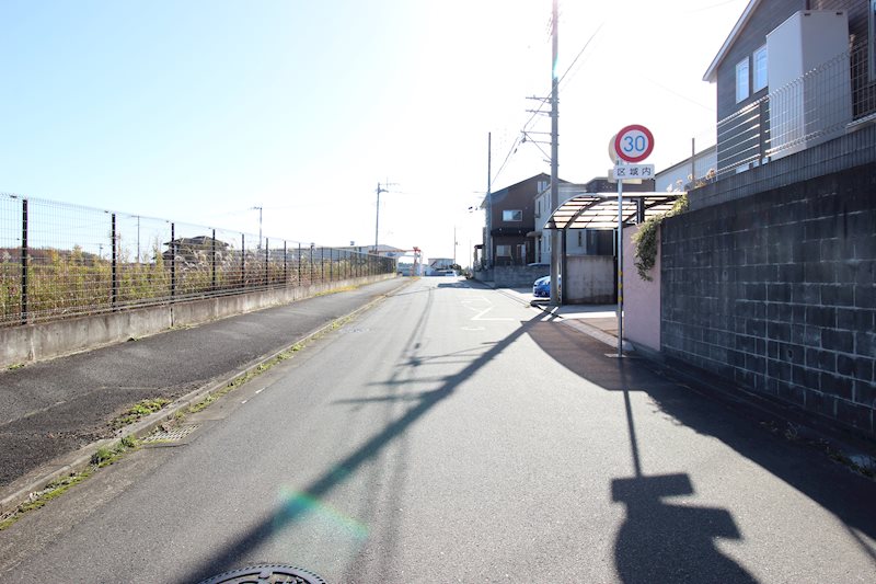 牛久市ひたち野東３丁目　中古戸建 現地写真（前面道路含む現地写真）