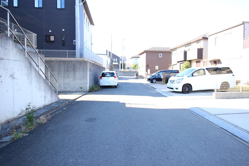 牛久市ひたち野東３丁目　中古戸建 現地写真（前面道路含む現地写真）