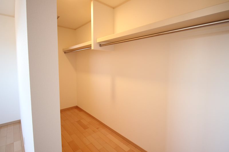 牛久市ひたち野東３丁目　中古戸建 内観写真（収納）
