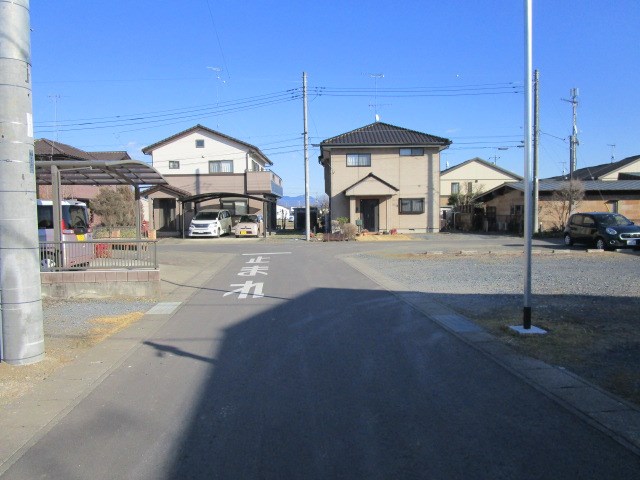 筑西市稲野辺　土地 現地写真（前面道路含む現地写真）