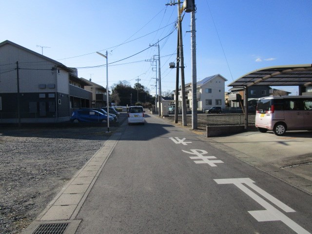 筑西市稲野辺　土地 現地写真（前面道路含む現地写真）
