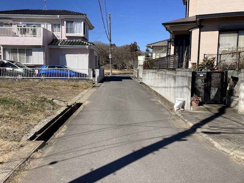 牛久市小坂町　土地 現地写真（前面道路含む現地写真）