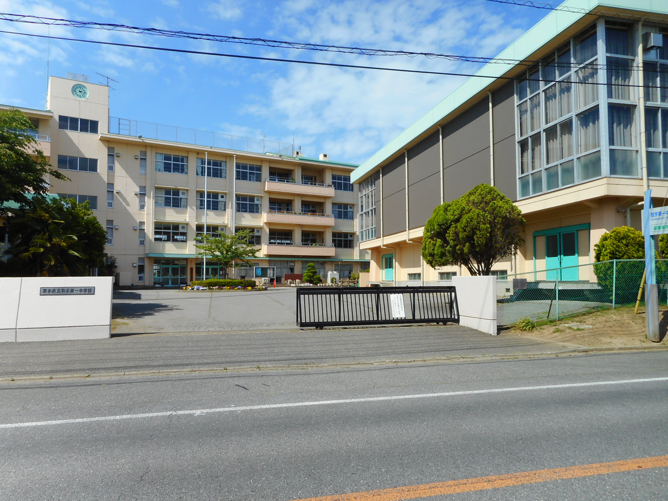 取手市東５丁目　中古戸建 中学校