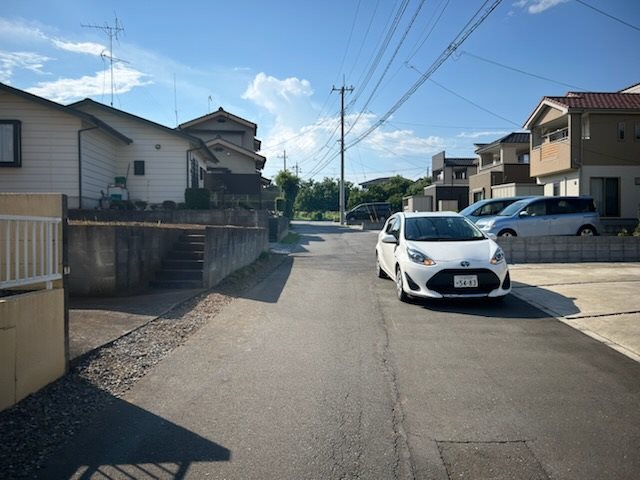 かすみがうら市下稲吉　土地 現地写真（前面道路含む現地写真）