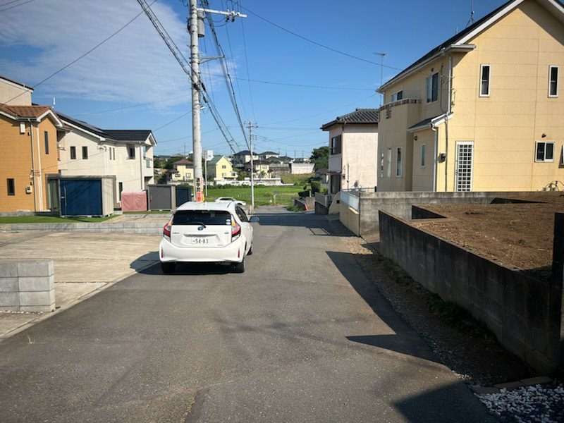 かすみがうら市下稲吉　土地 現地写真（前面道路含む現地写真）