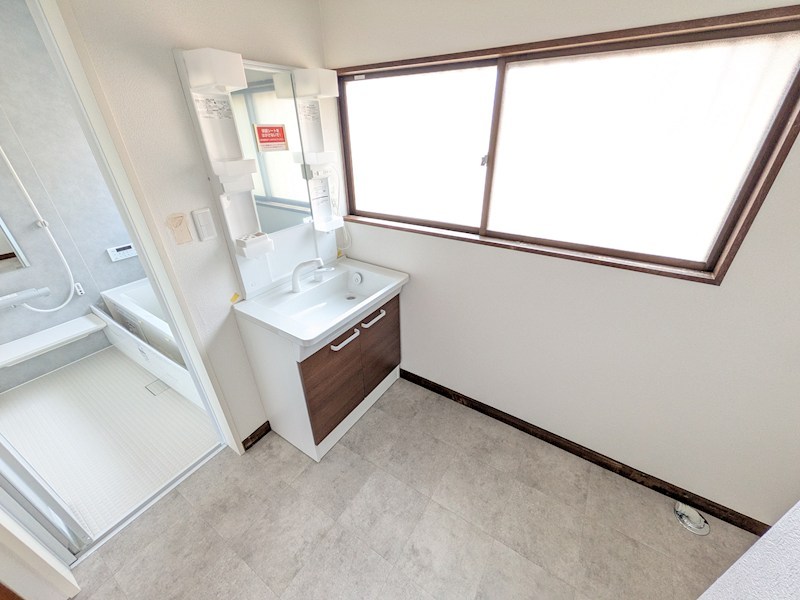 筑西市岡芹　中古戸建 内観写真（洗面台・洗面所）