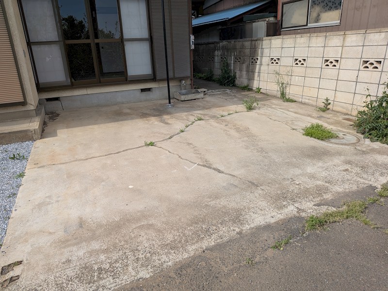 筑西市岡芹　中古戸建 現地写真（駐車場）