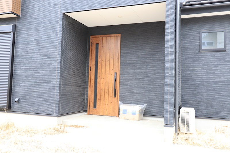 つくば市高崎　中古戸建 現地写真（玄関）