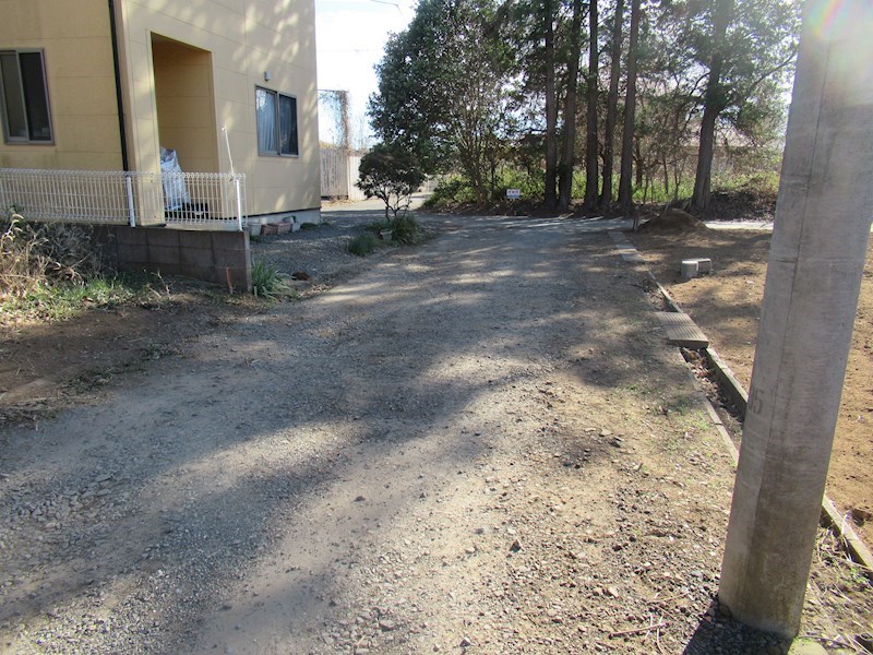 つくば市稲荷原　土地 現地写真（前面道路含む現地写真）