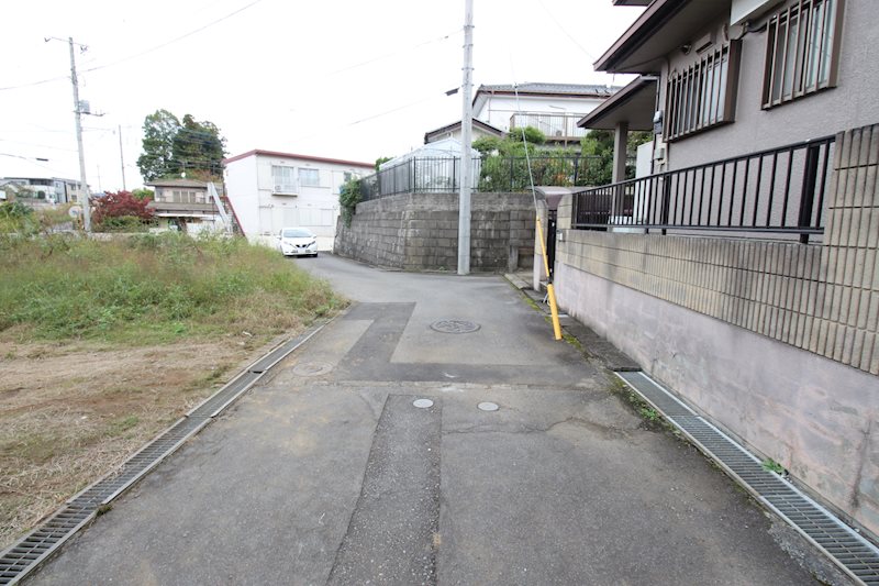 牛久市田宮町　土地 現地写真（前面道路含む現地写真）