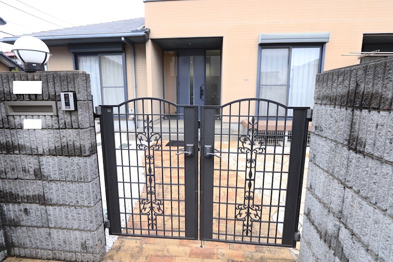 牛久市上柏田４丁目　中古戸建 現地写真（玄関）