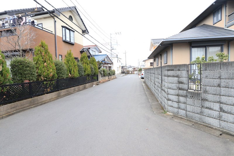 牛久市上柏田４丁目　中古戸建 現地写真（前面道路含む現地写真）