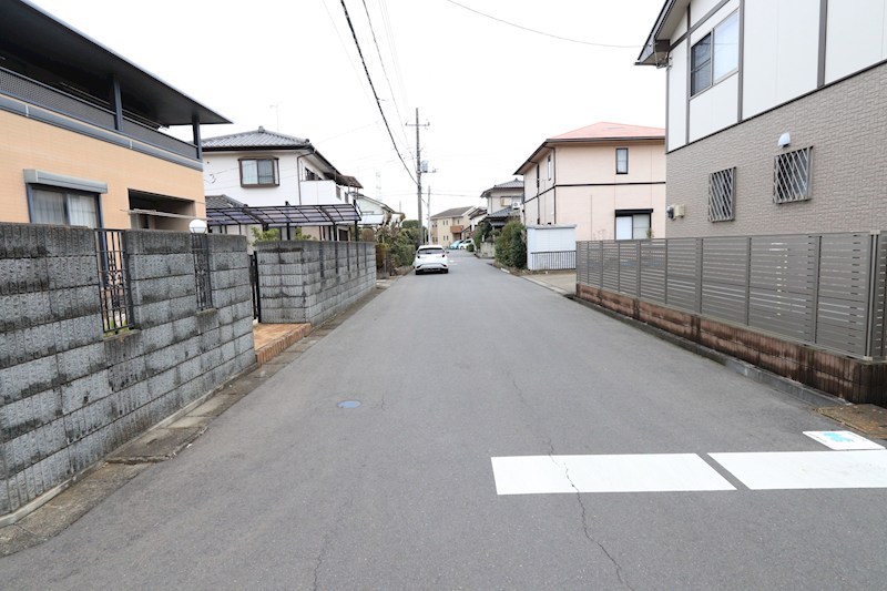 牛久市上柏田４丁目　中古戸建 現地写真（前面道路含む現地写真）