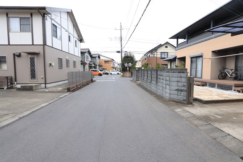 牛久市上柏田４丁目　中古戸建 現地写真（前面道路含む現地写真）