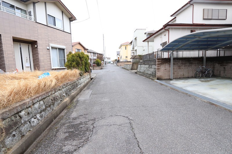 つくば市真瀬　中古戸建（オーナーチェンジ） 現地写真（前面道路含む現地写真）
