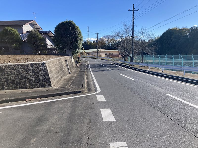 ひたちなか市中根　土地 現地写真（前面道路含む現地写真）