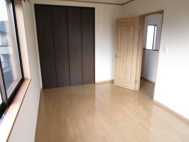 下妻市前河原　中古戸建 内観写真（リビング以外の居室）