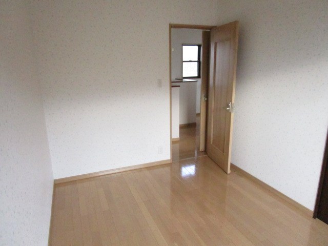 下妻市前河原　中古戸建 内観写真（リビング以外の居室）