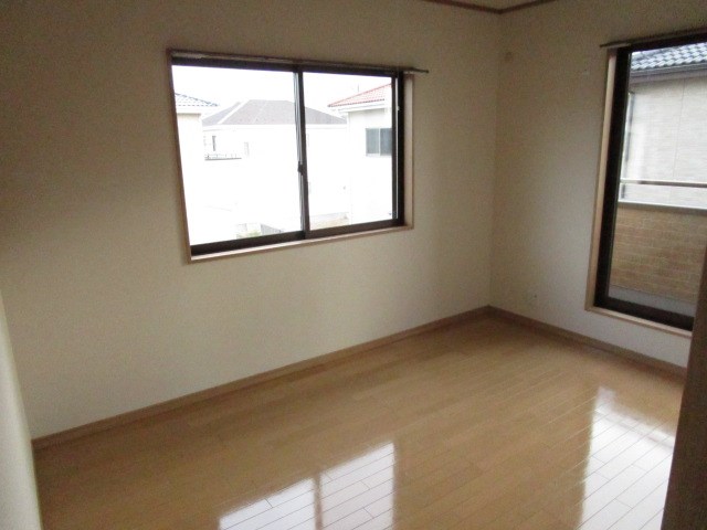 下妻市前河原　中古戸建 内観写真（リビング以外の居室）