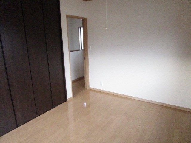 下妻市前河原　中古戸建 内観写真（リビング以外の居室）